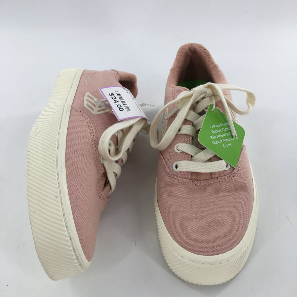 9 canvas lace-up sneaker
