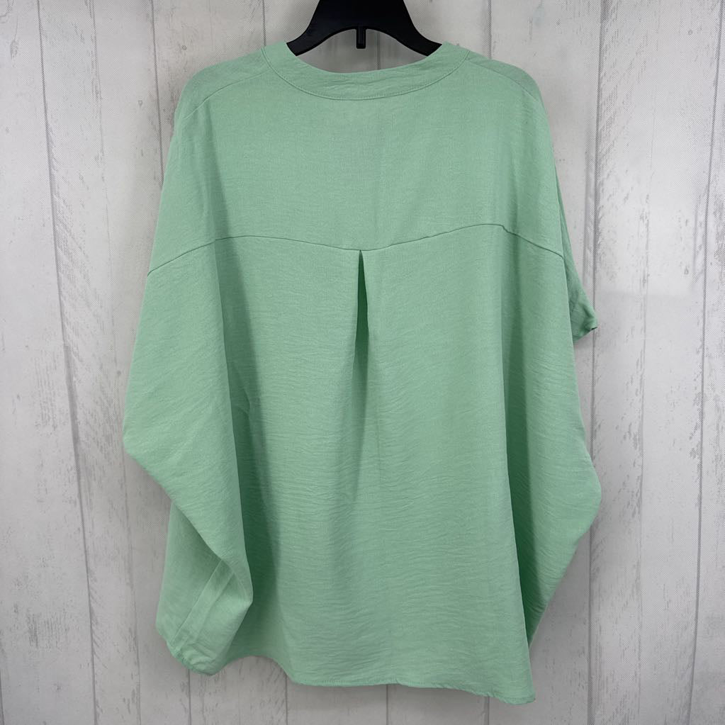M textured split neck s/s top