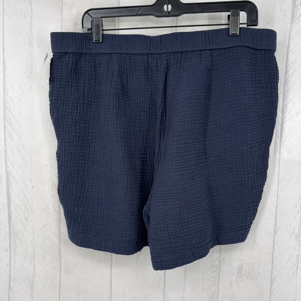 L pull-on gauze shorts