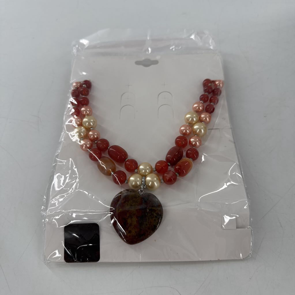 red 7 cream beaded stone necklace w/heart pendant