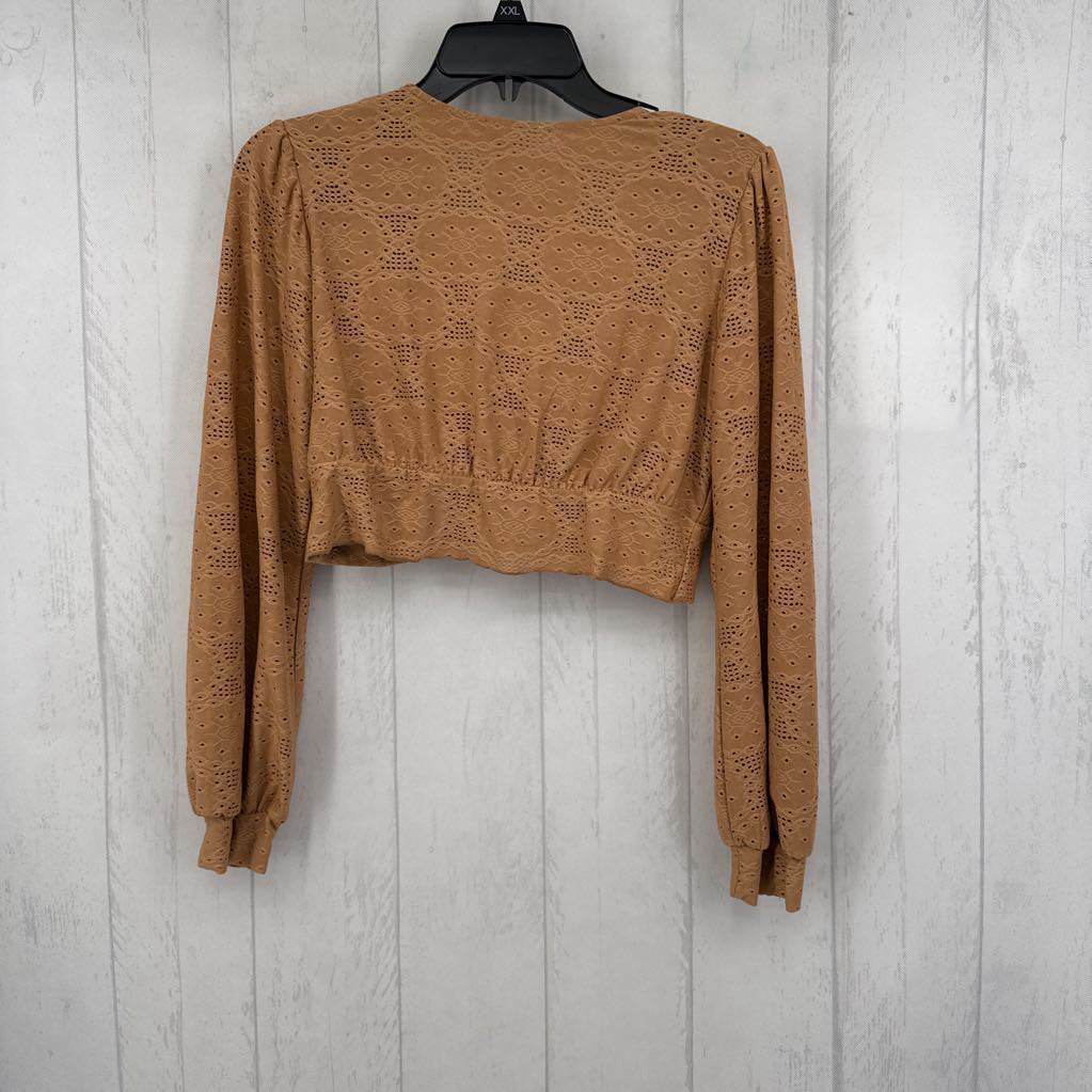 M eyelet v-neck l/s crop top