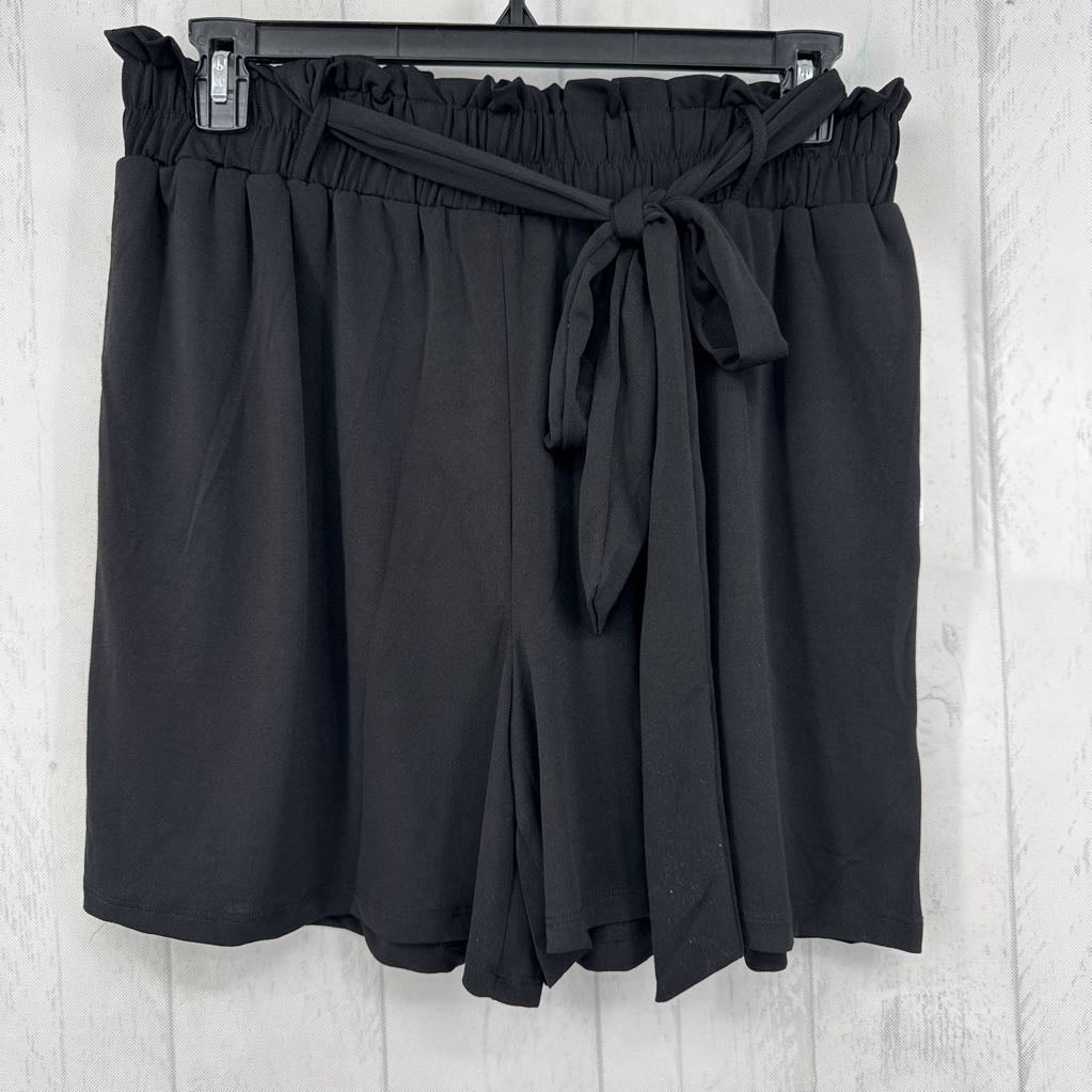 L pull-on shorts