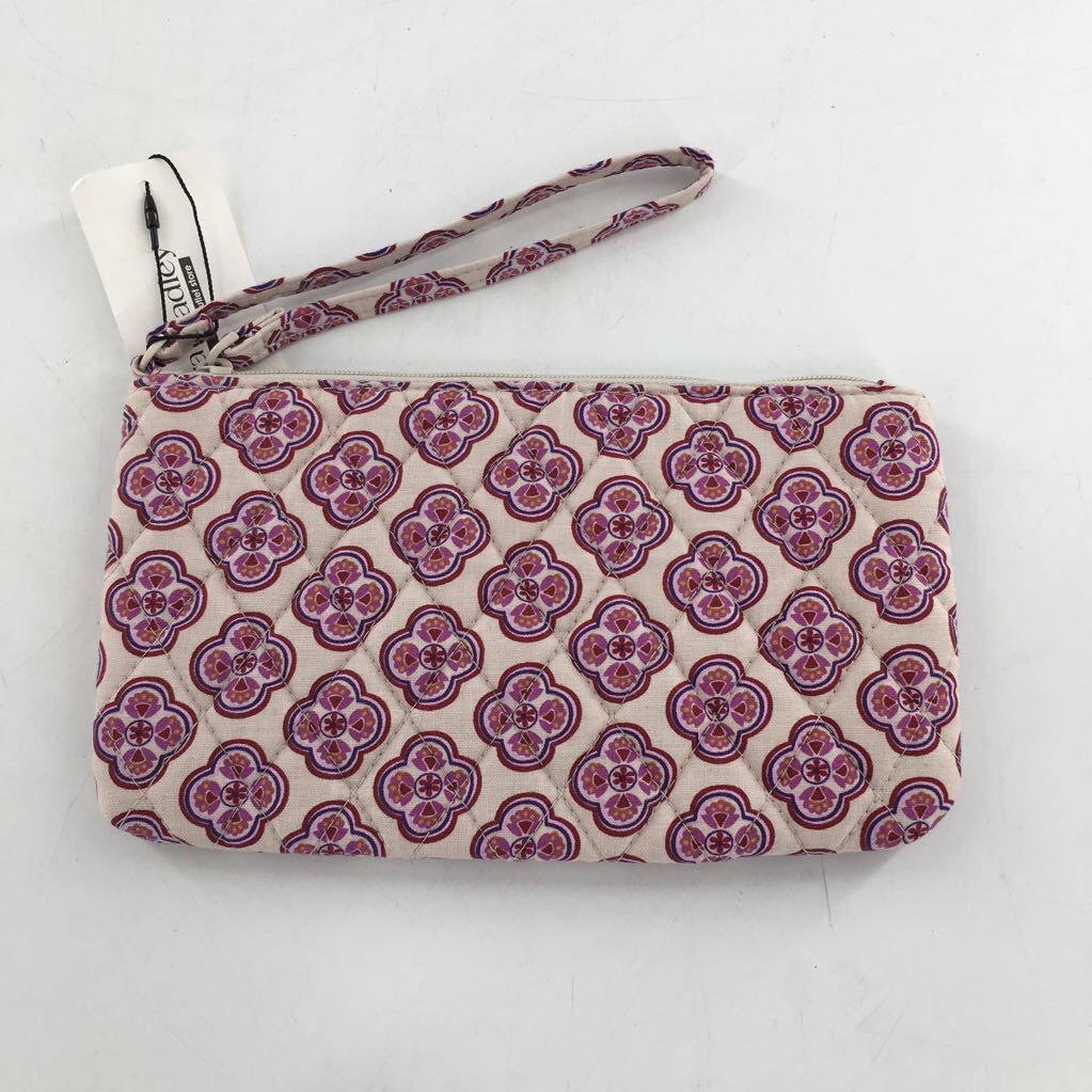 R50 quilted essential wristlet