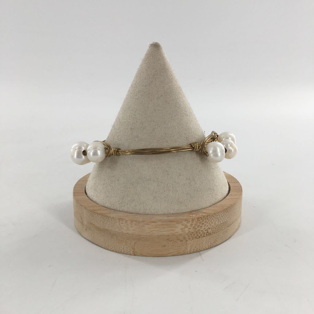 gold wire wrapped pearl bracelet-wht
