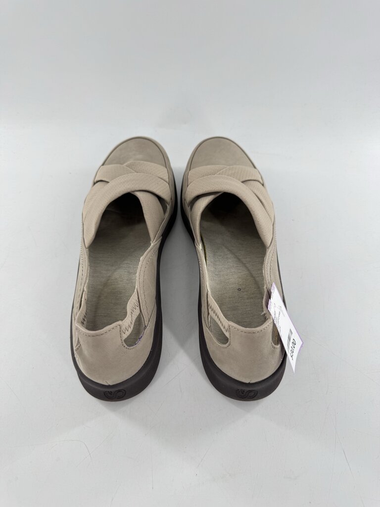 11 criss-cross slip on
