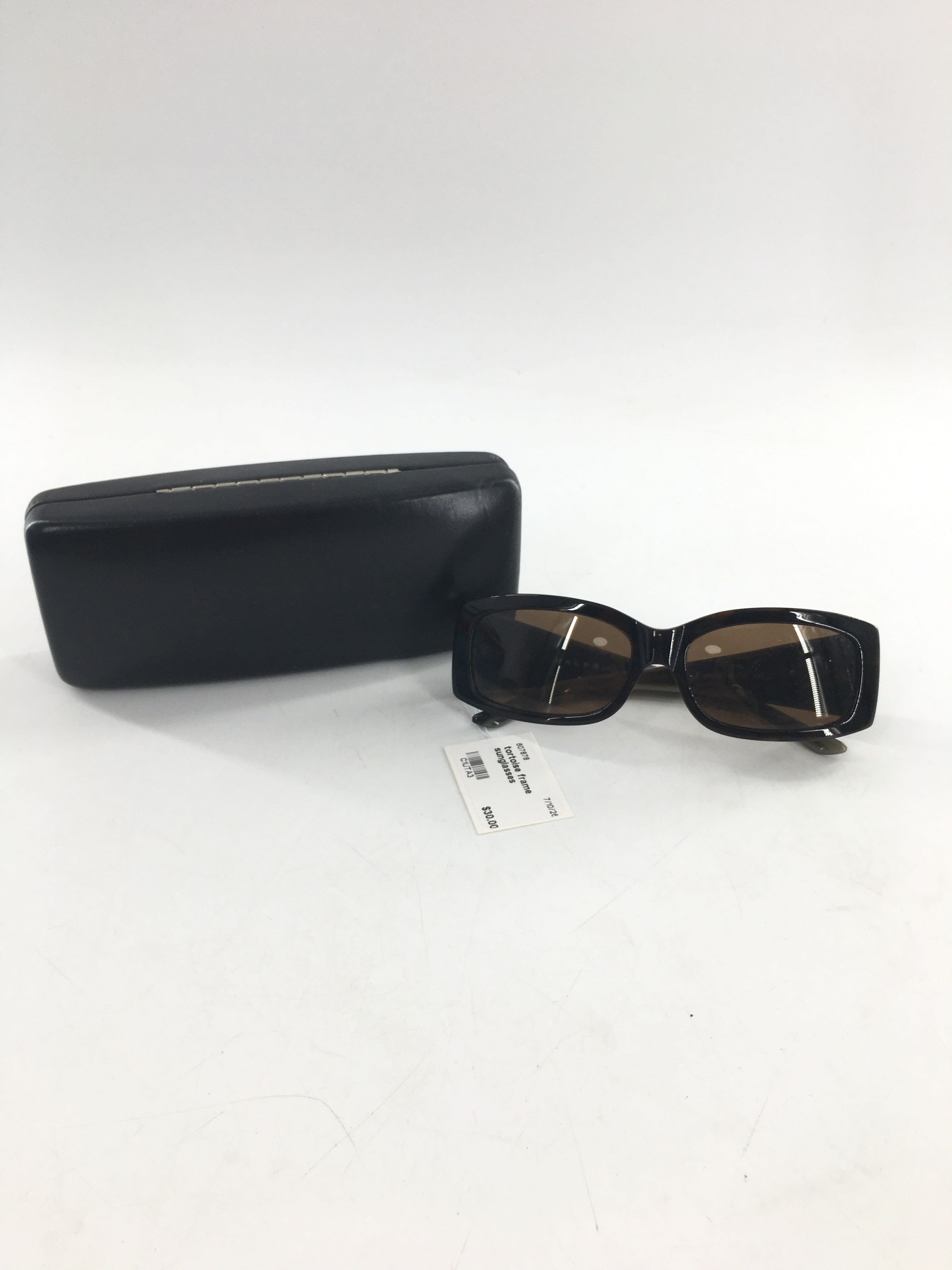 tortoise frame sunglasses