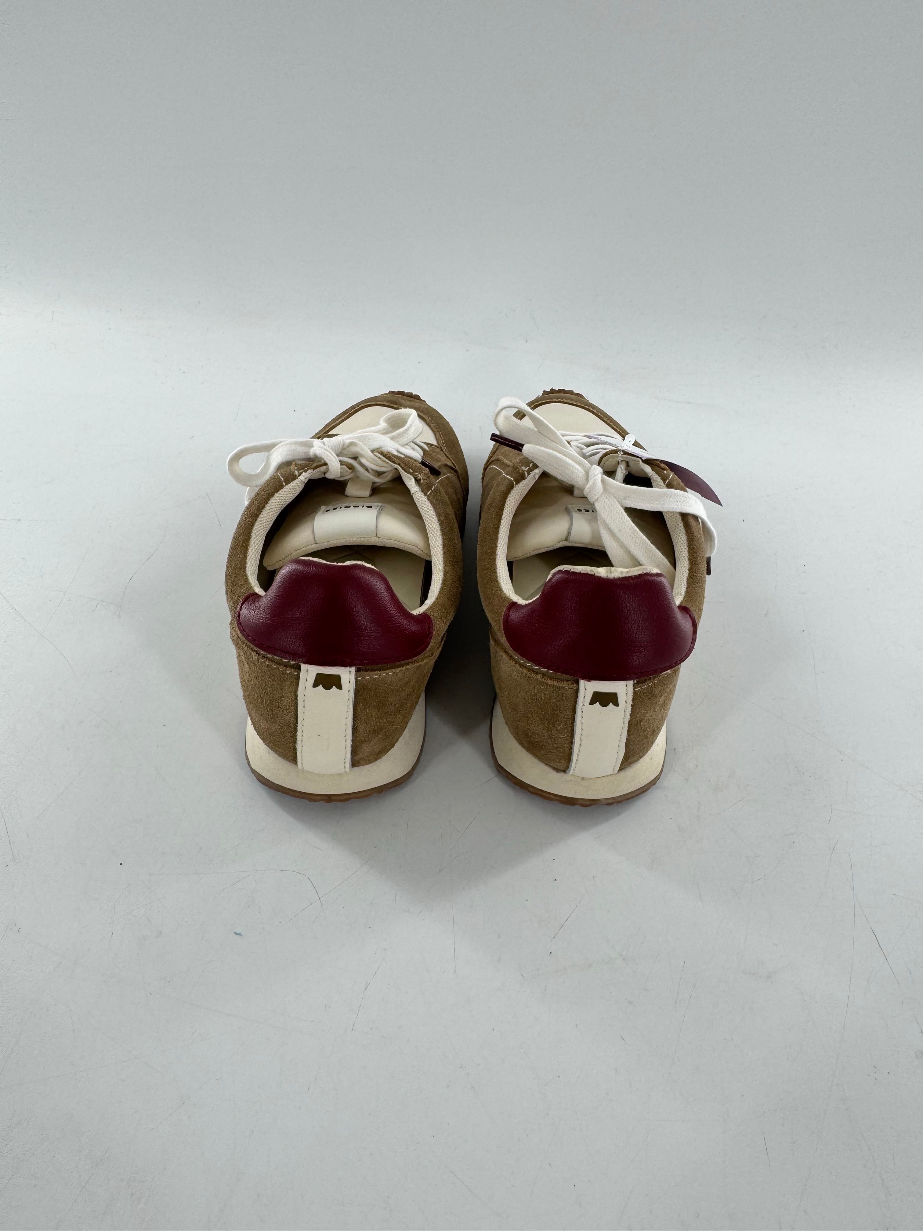 6.5 lace-up sneaker