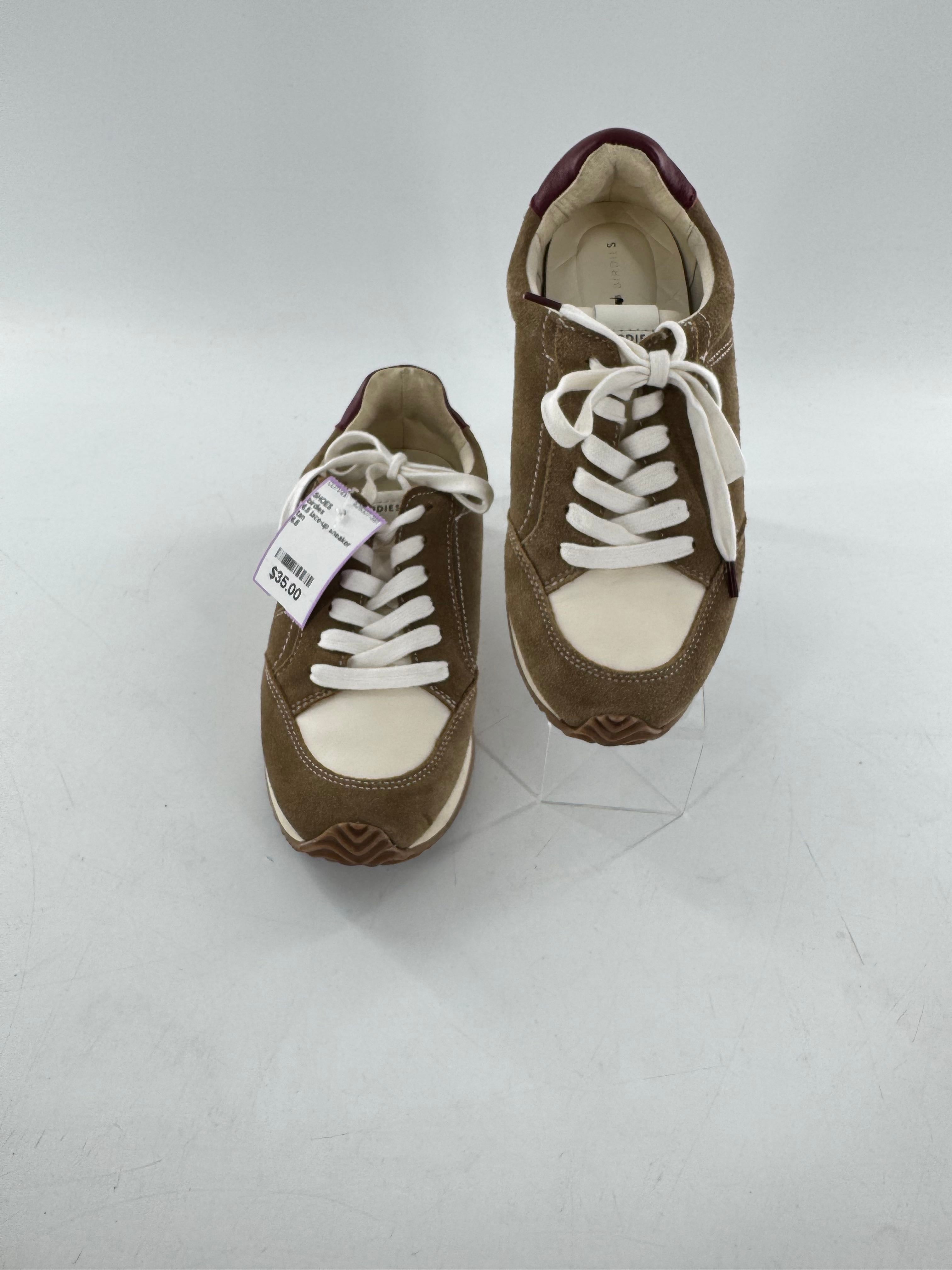 6.5 lace-up sneaker