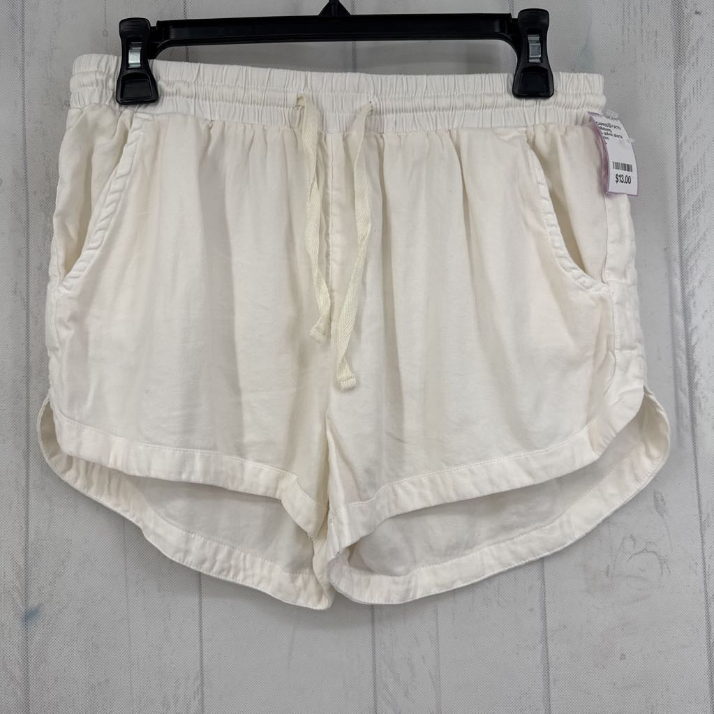 L pull-on shorts