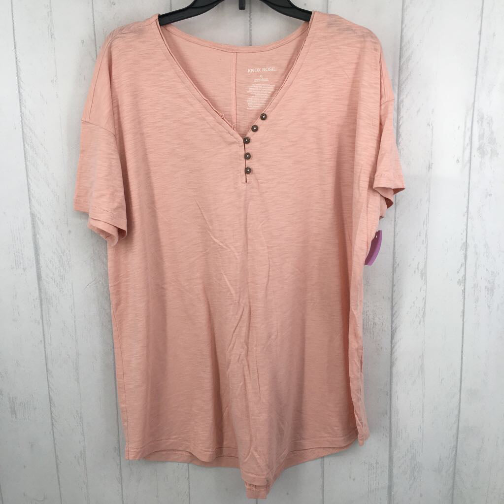 XL buttoned v-neck s/s tee