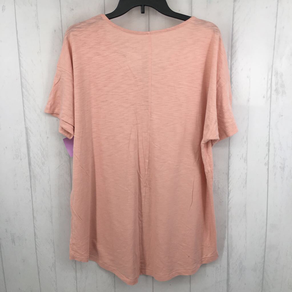 XL buttoned v-neck s/s tee
