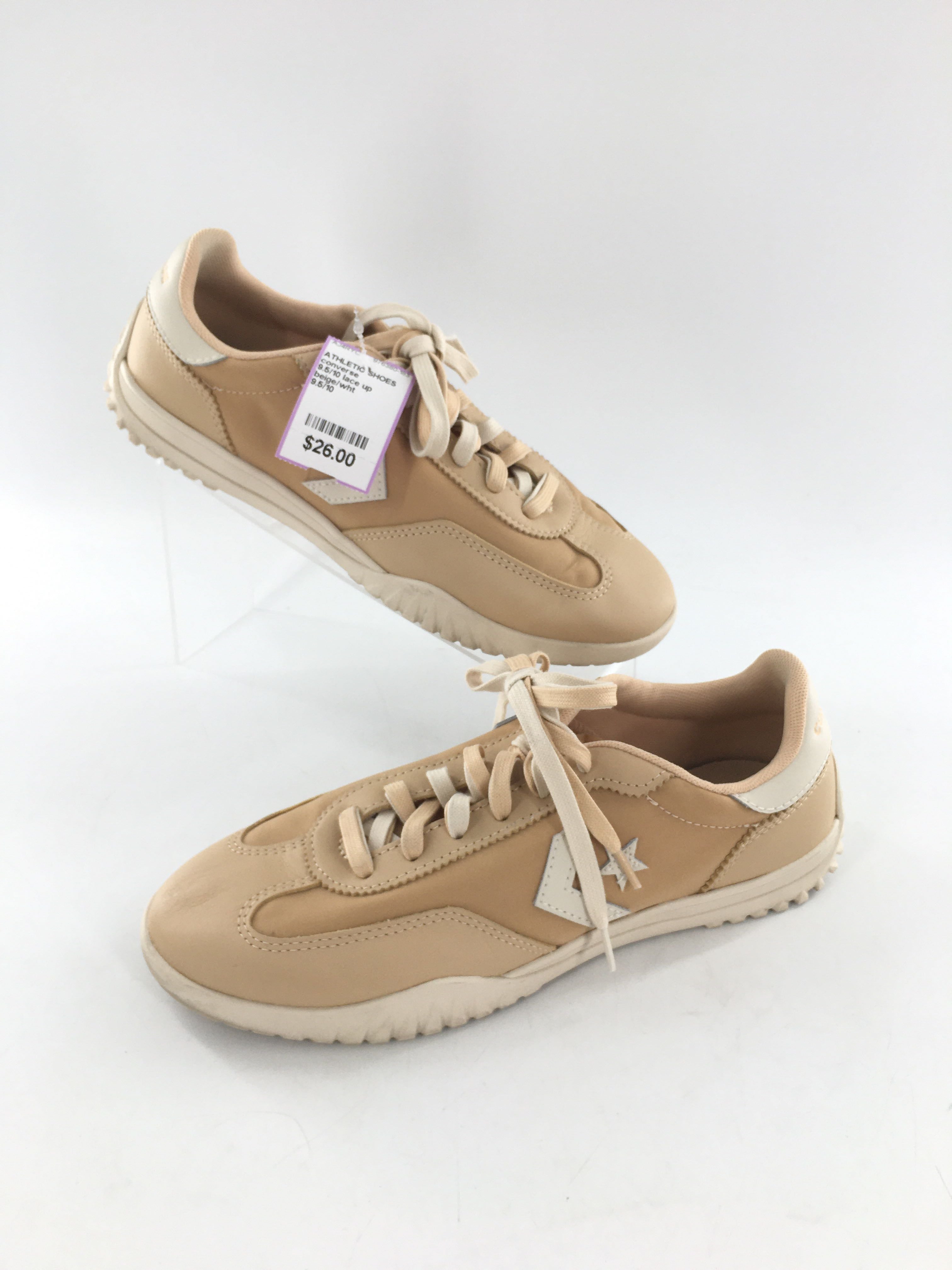 9.5/10 lace up sneaker
