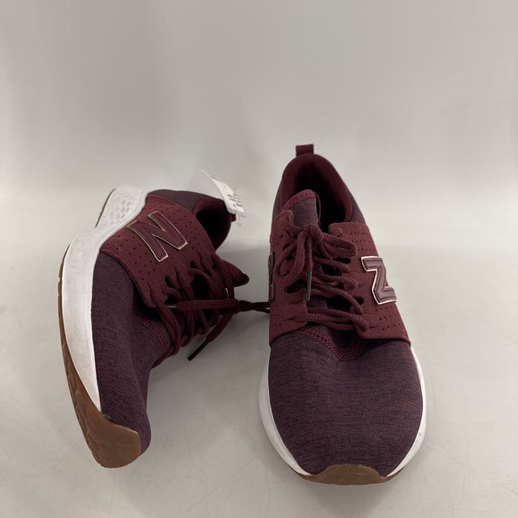 8 mesh upper running shoe