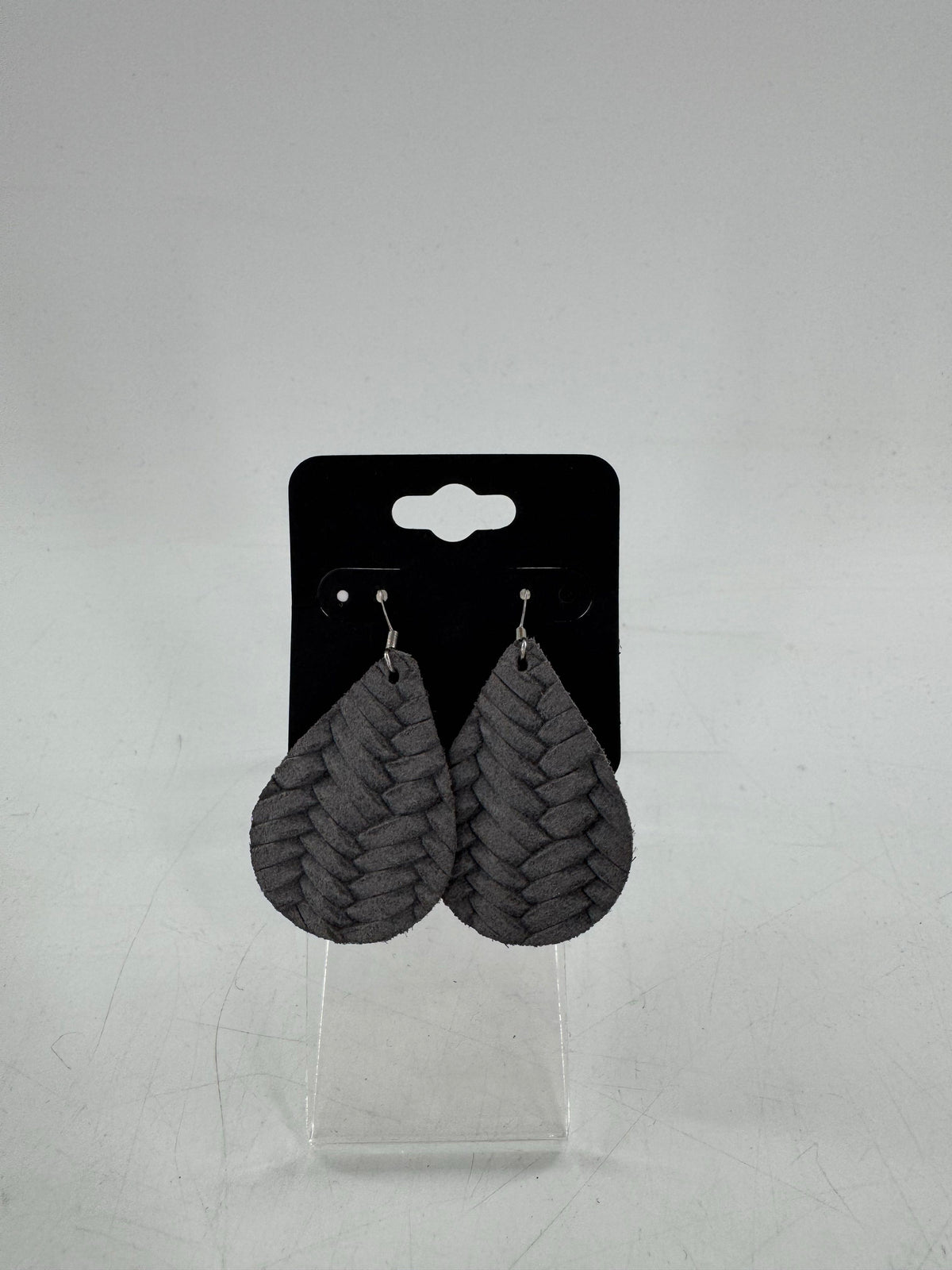 gry woven teardrop shaoe earrings