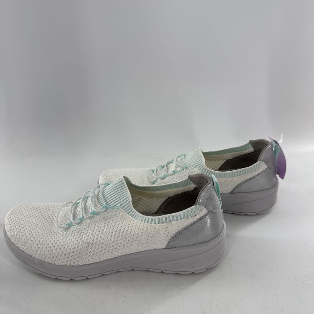 8 mesh slip-on sneaker
