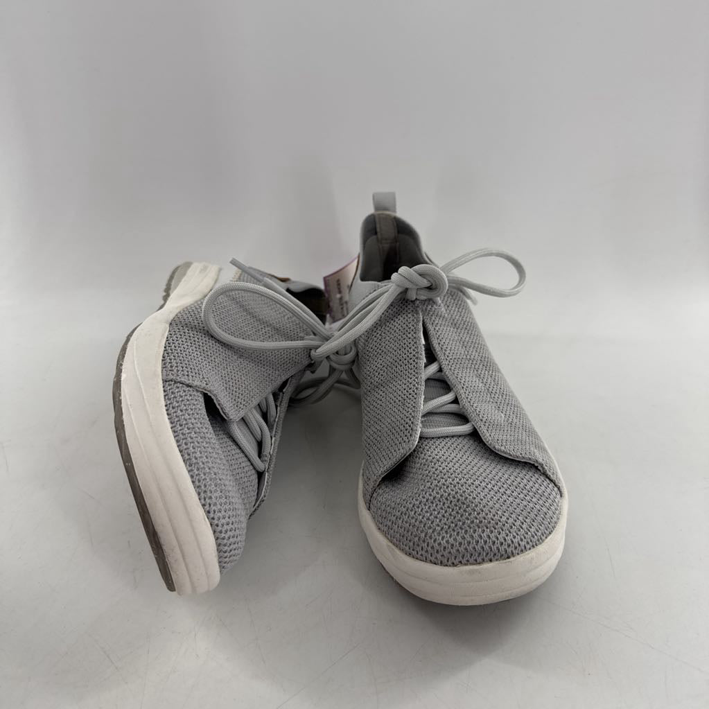 8 knit lace-up sneaker