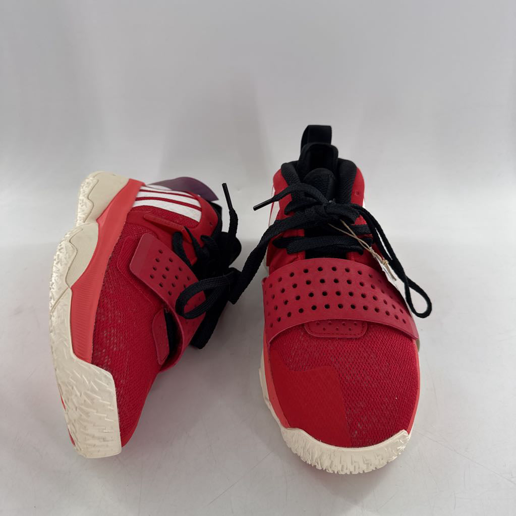 6 lace-up sneaker