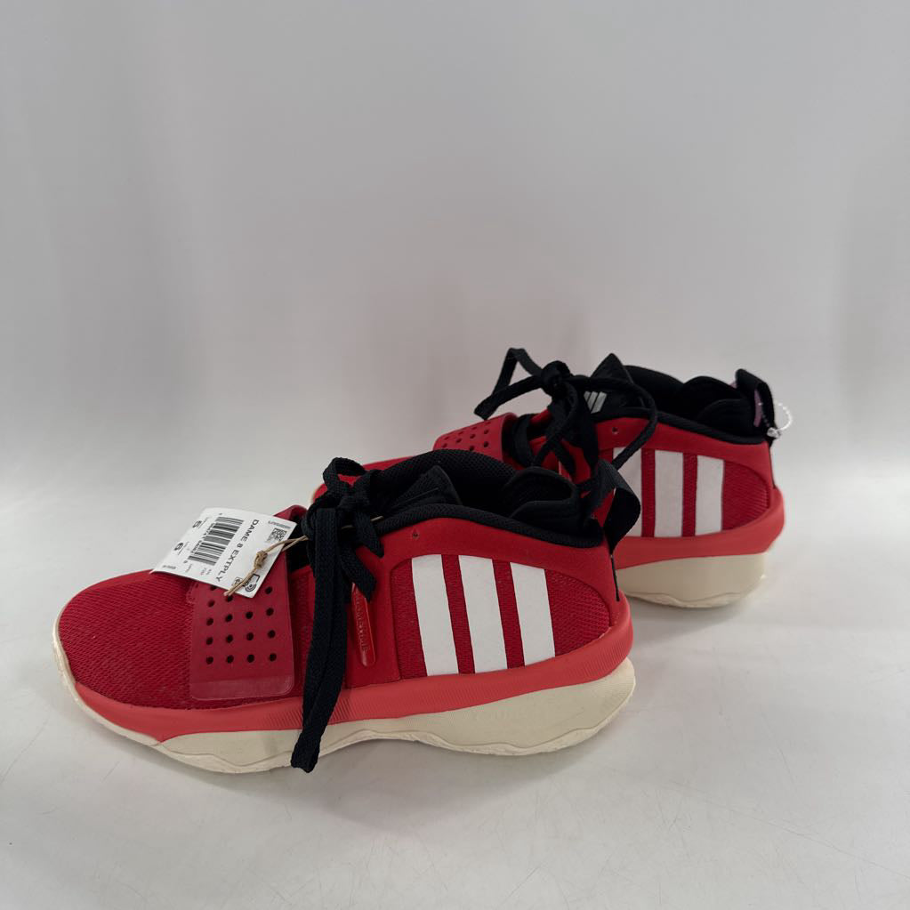 6 lace-up sneaker