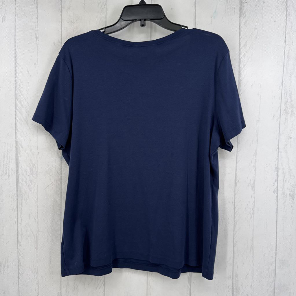 XL buttoned v-neck s/s tee