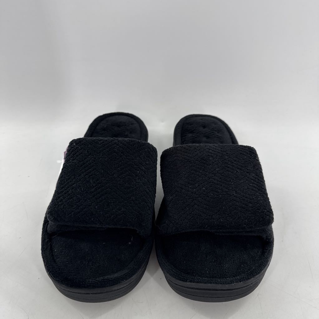 9.5/10 isotoner slippers
