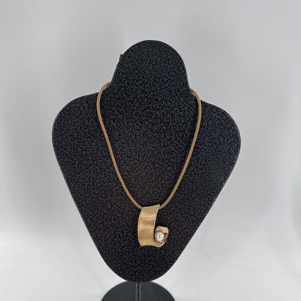 rope necklace w/ gold pearl pendant