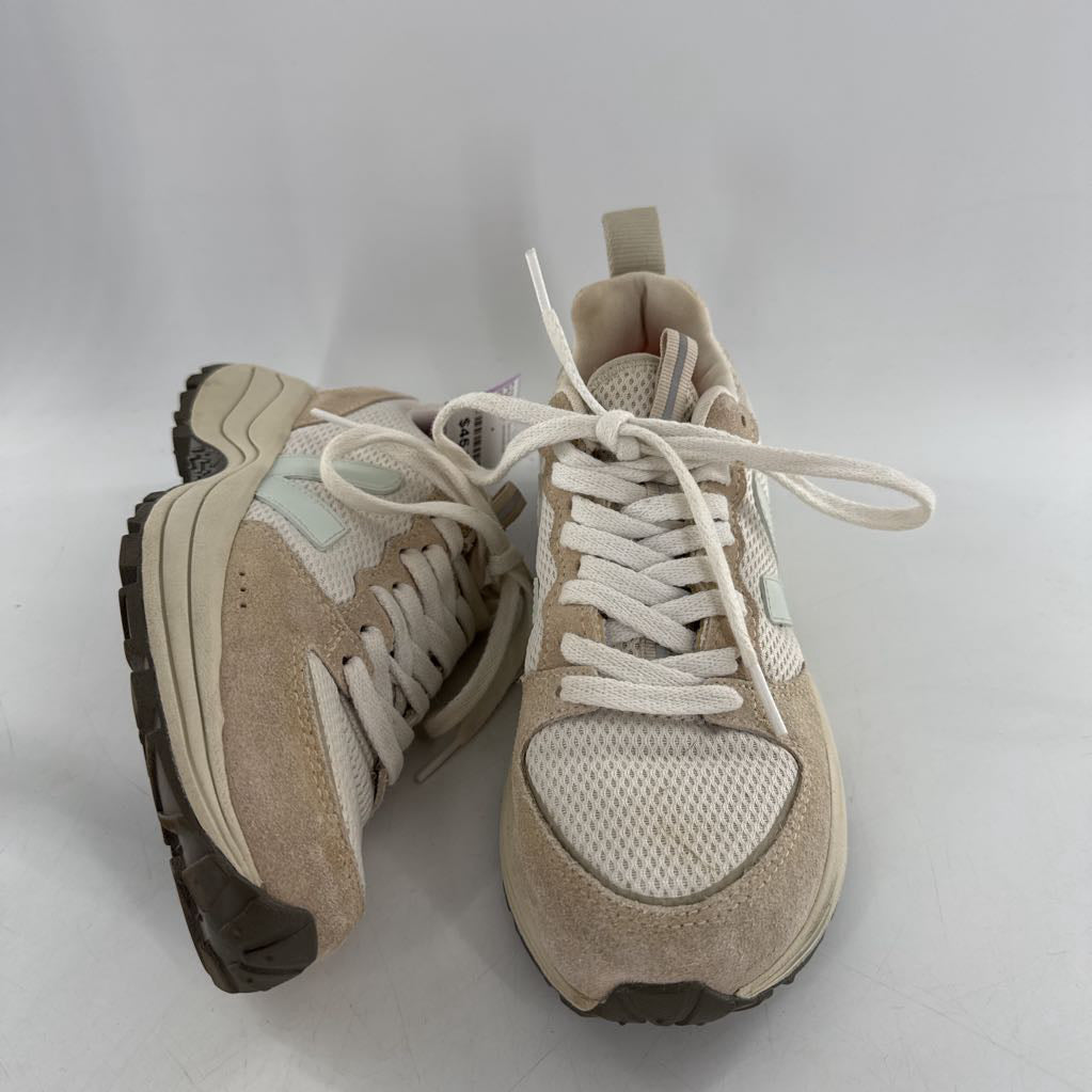 7 lace-up sneaker