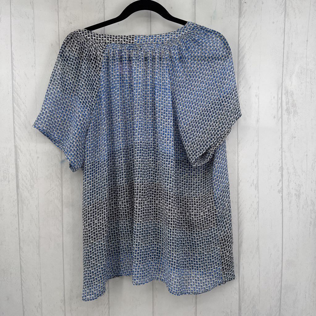 1X semi-sheer printed split neck s/s top