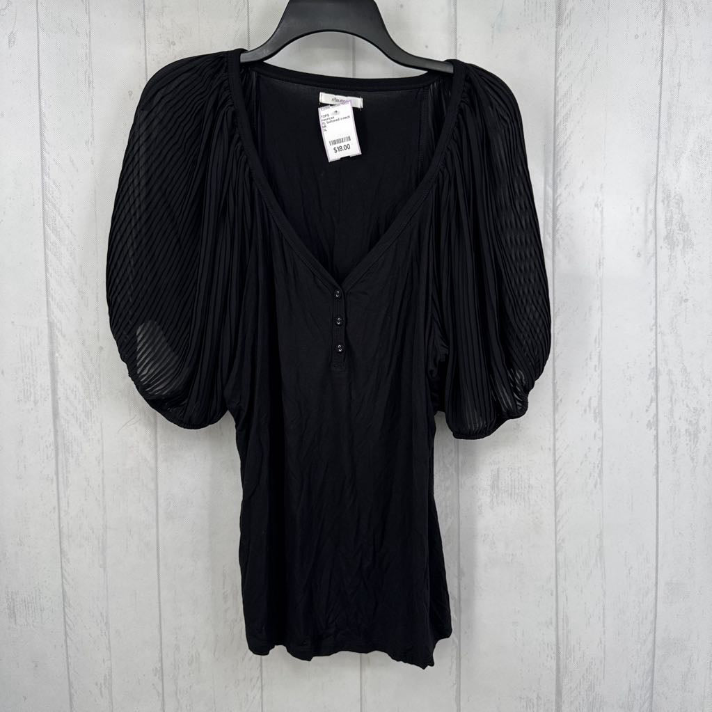 XL buttoned v-neck pleated slv top s/s
