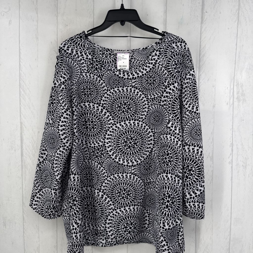R58 XL medallion print 3/4 slv top