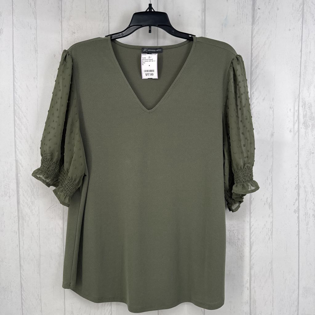 XL swiss dot slv v-neck top s/s