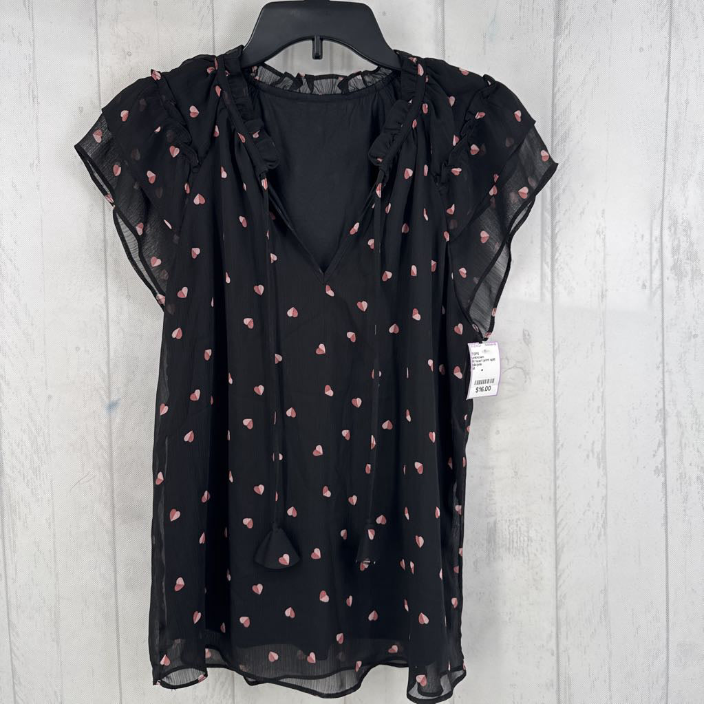 M heart print split neck flutter slv top