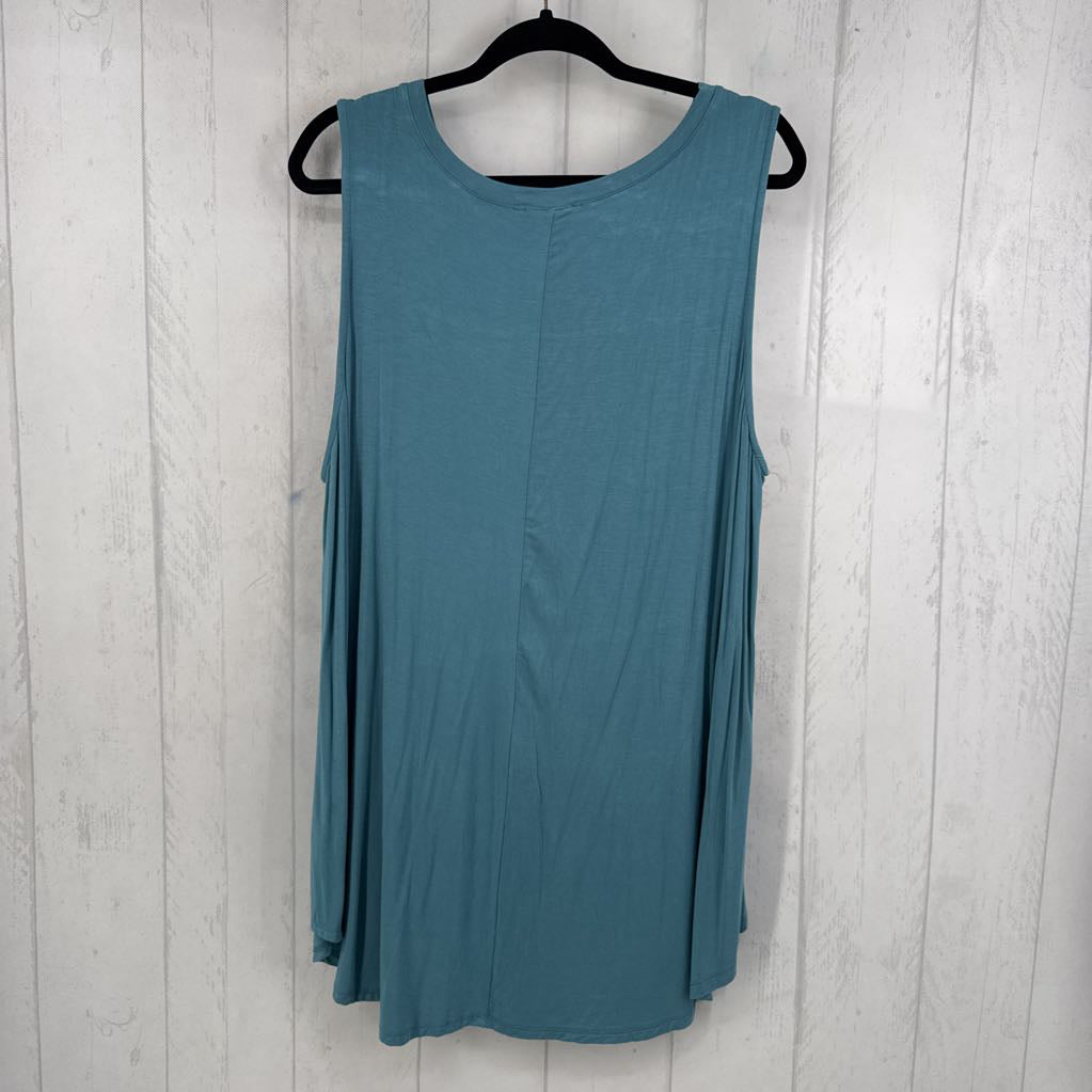 3X v-neck flowy tank