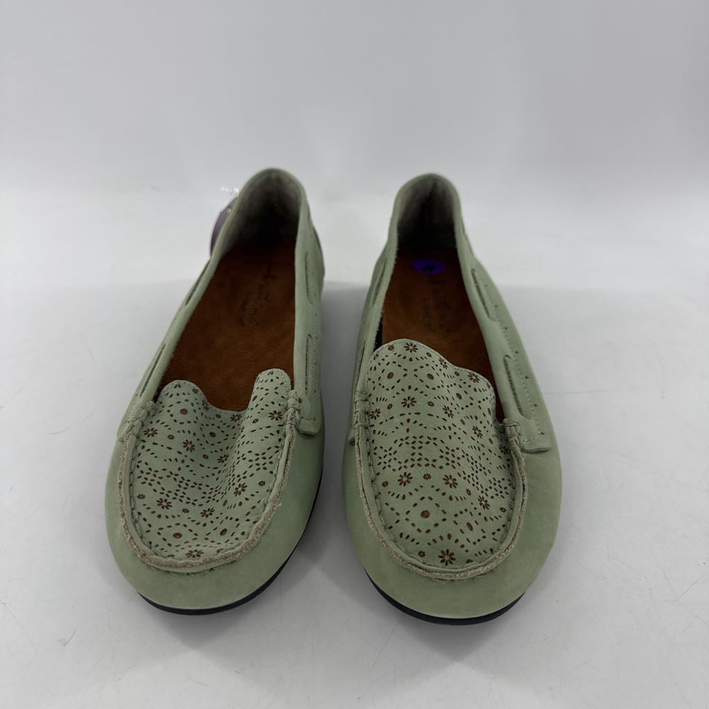 8 decorative cut out pattern moccasin