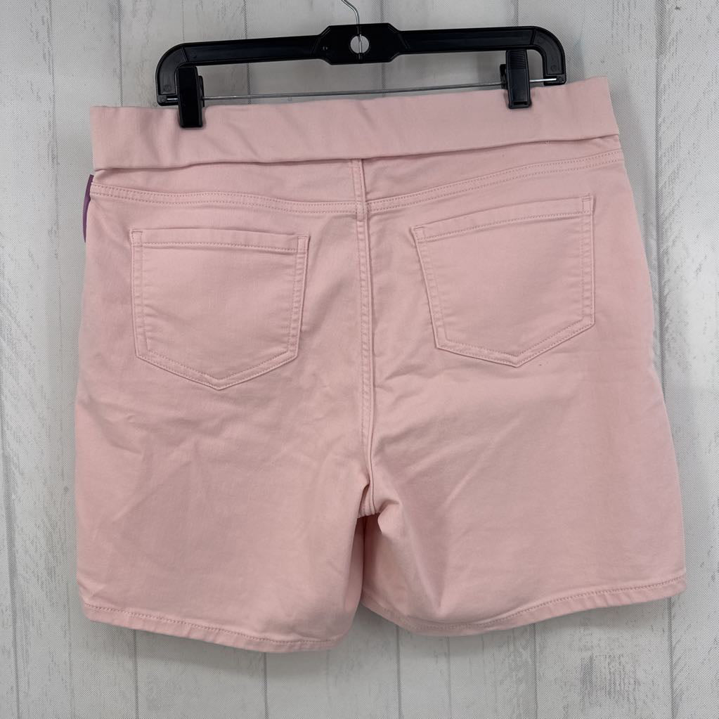 14 pull-on stretch shorts