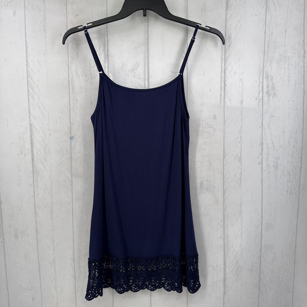 M lace hem tank