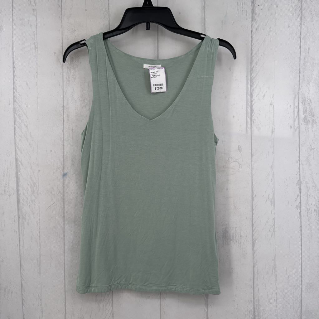 L v-neck tank