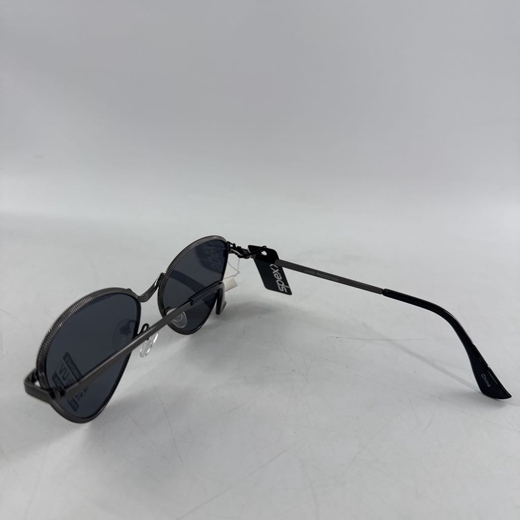 black cat eye frame sunglasses