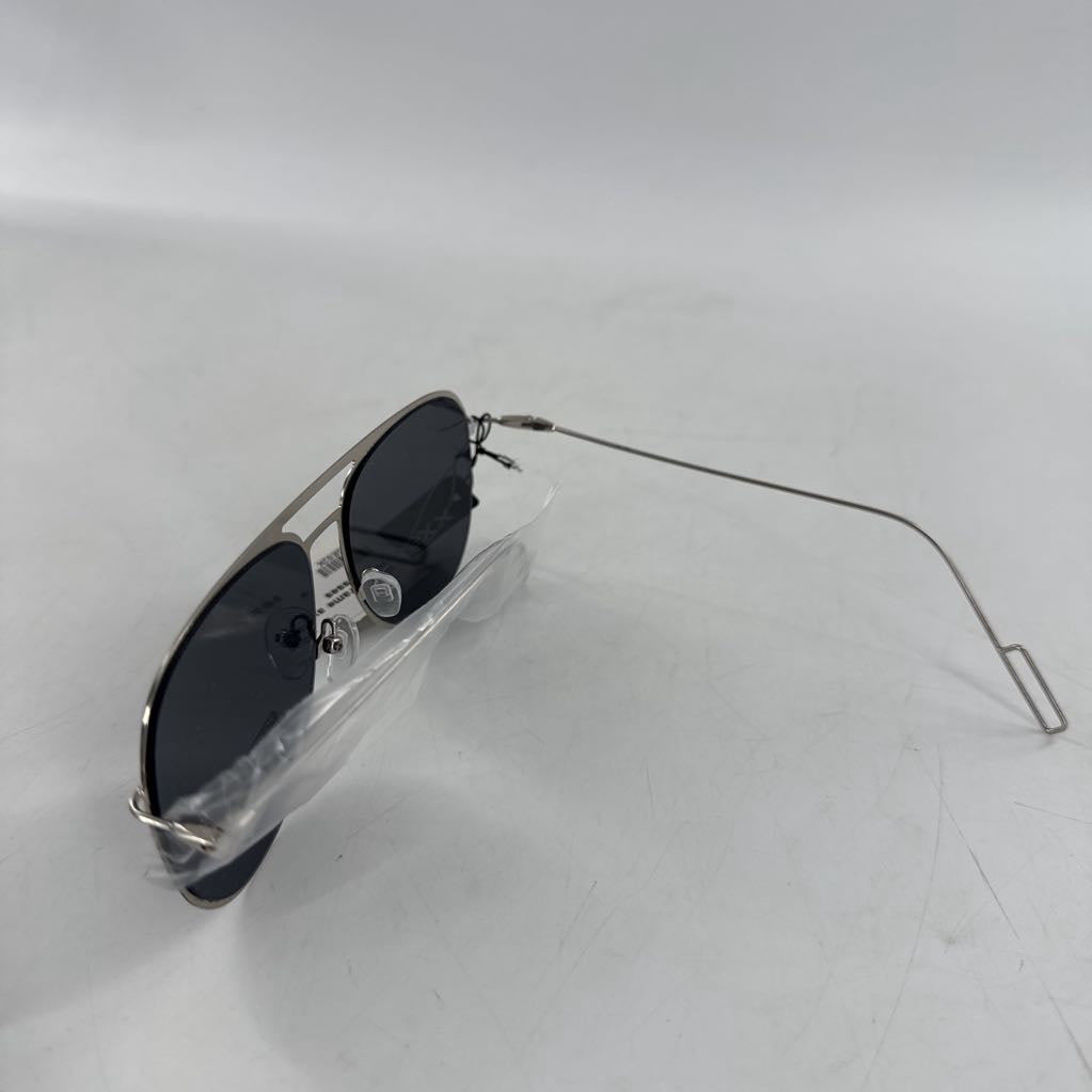silver frame aviator sunglasses