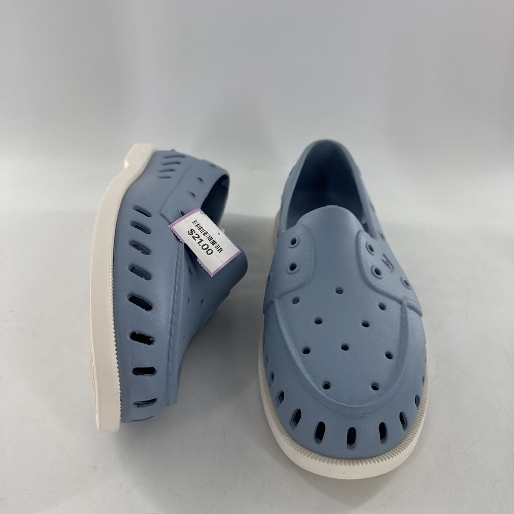 11 float boat shoes