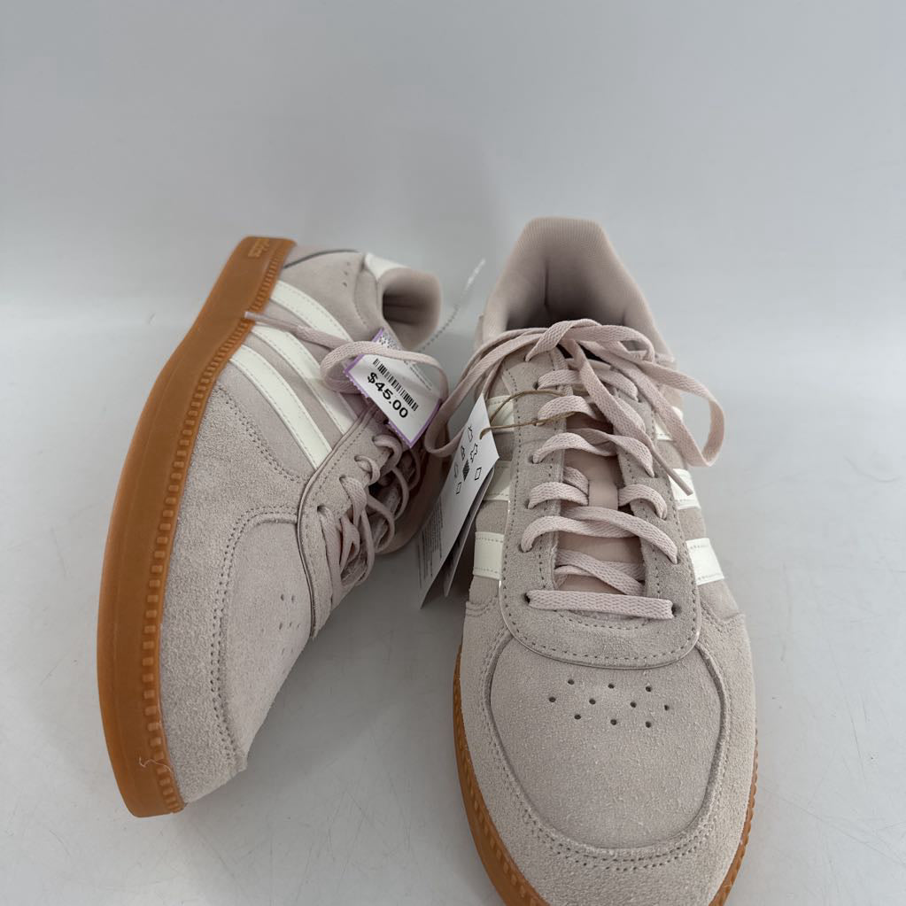 11 lace-up sneaker