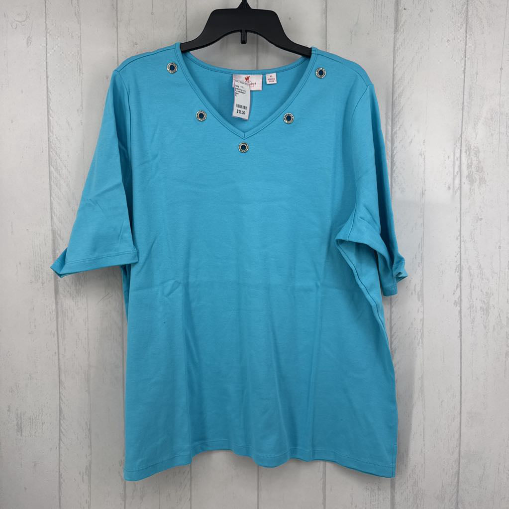 XL embelished grommet v-neck s/s tee