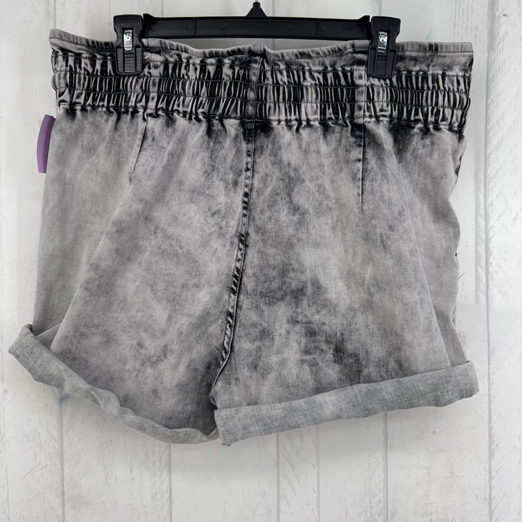XL hi-rise rolled hem jean shorts