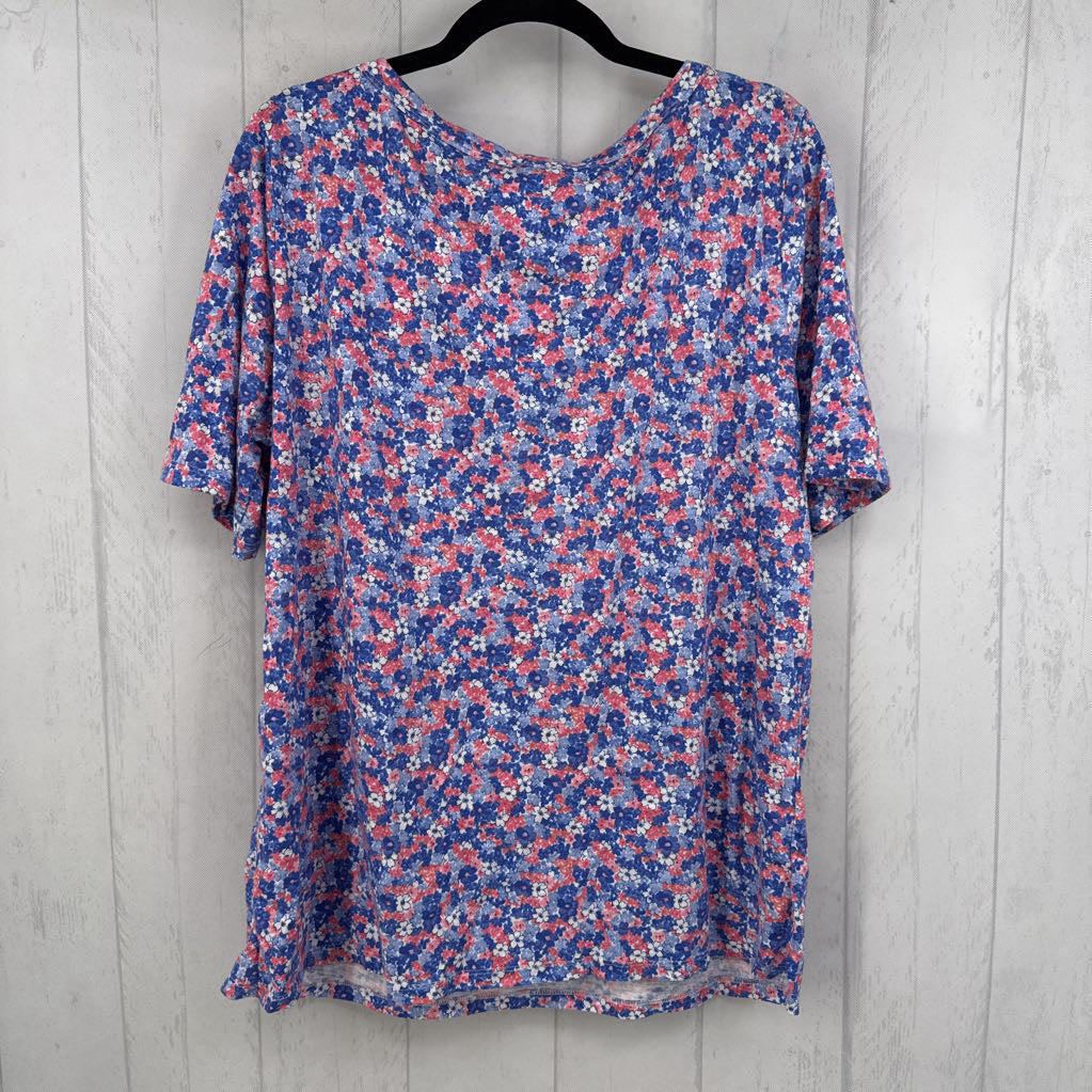 2x s/s floral top w/ button detail
