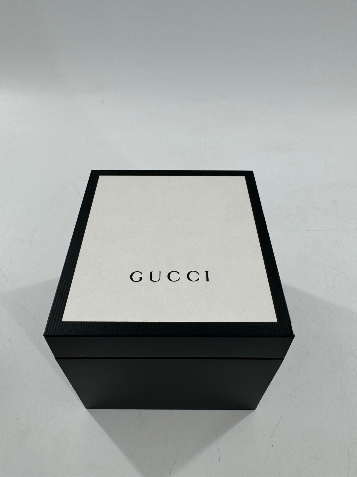 R990 Gucci silver bangle watch