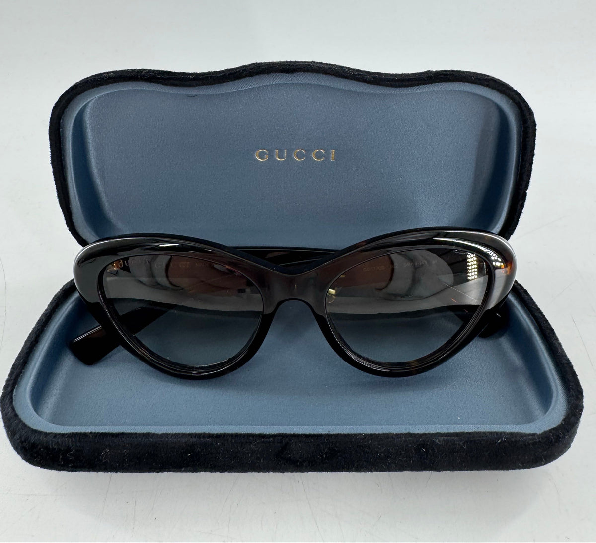 Gucci tortoiseshell cat-eye sunglasses w/ case