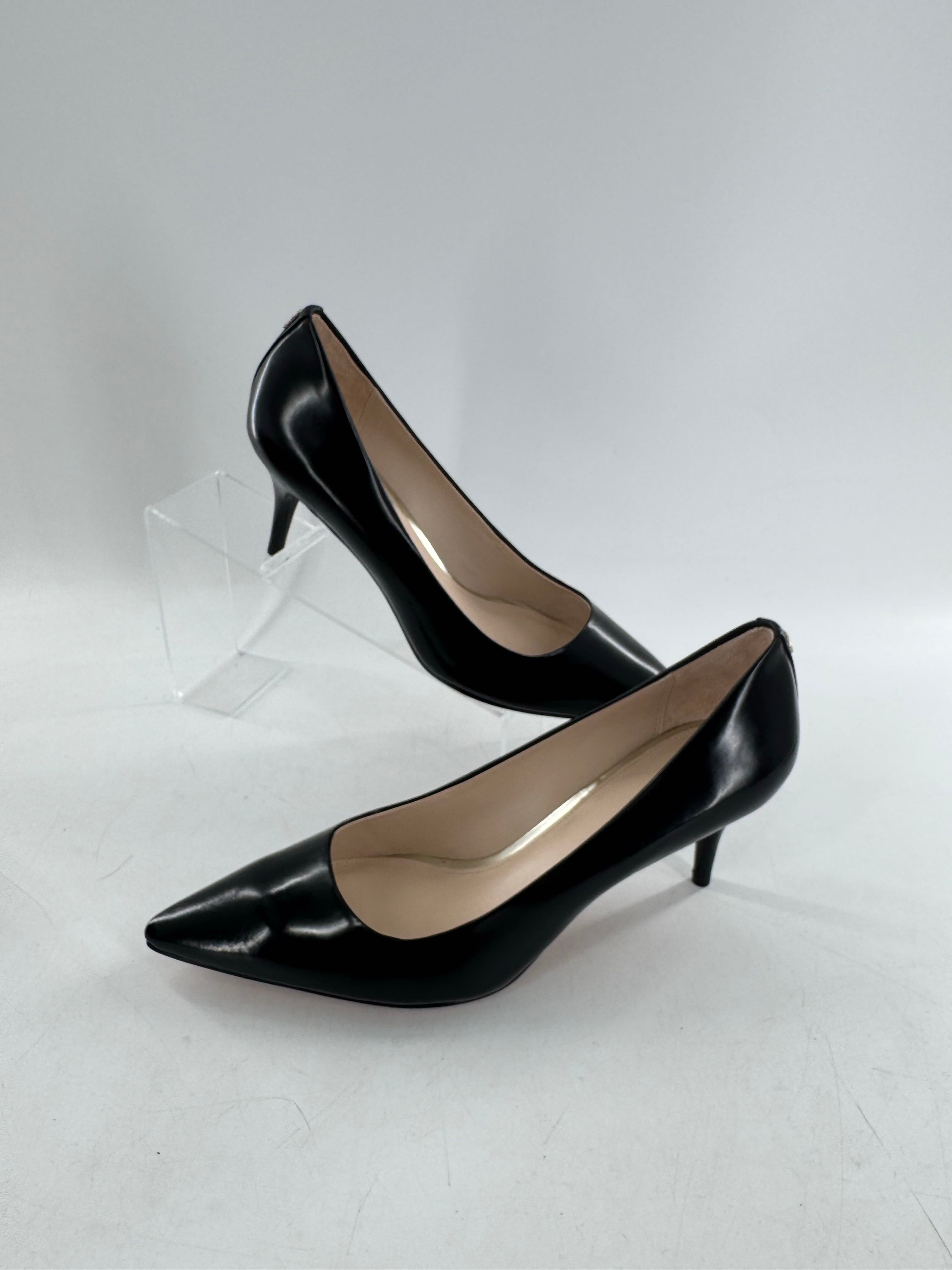 10 pointy toe kitten heel pumps