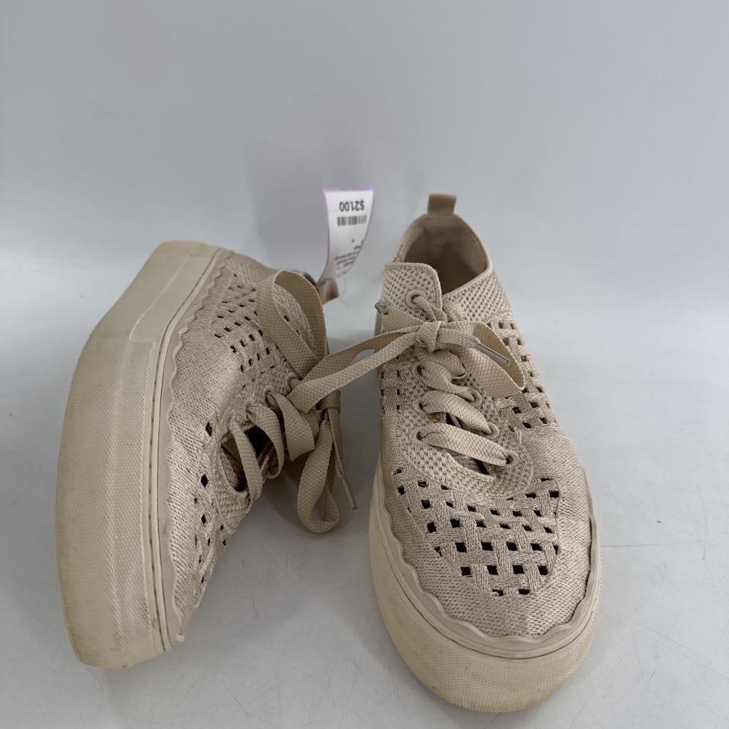 8 woven lace-up sneaker