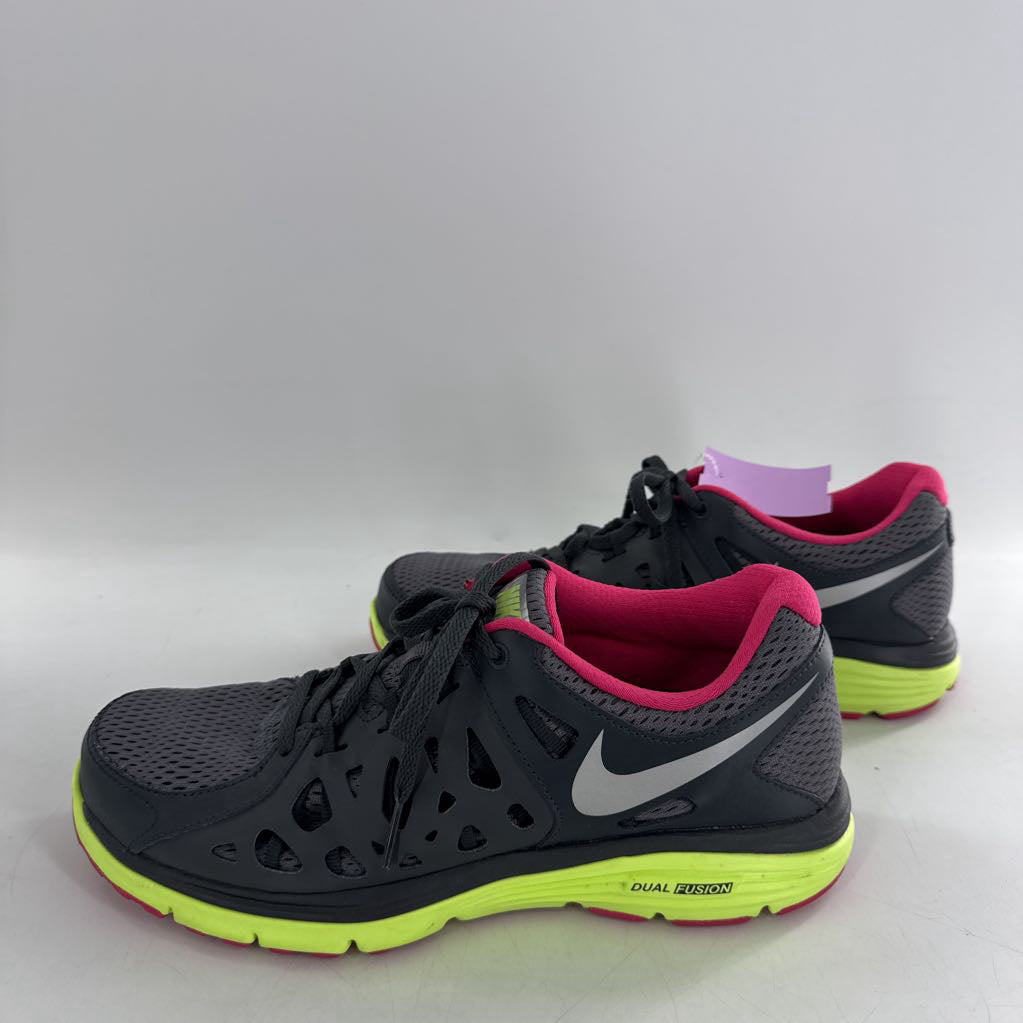 9.5 lace-up sneaker