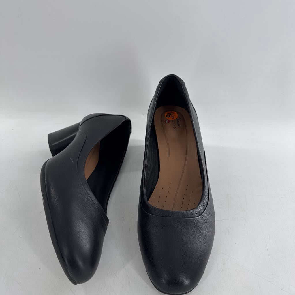 8.5 leather low-heel pumps