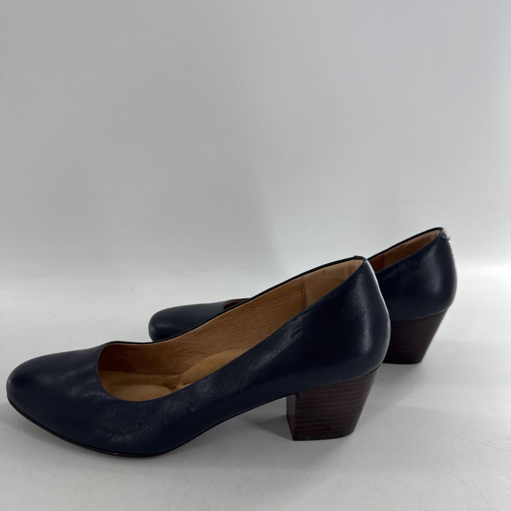 10 leather low-heel pumps